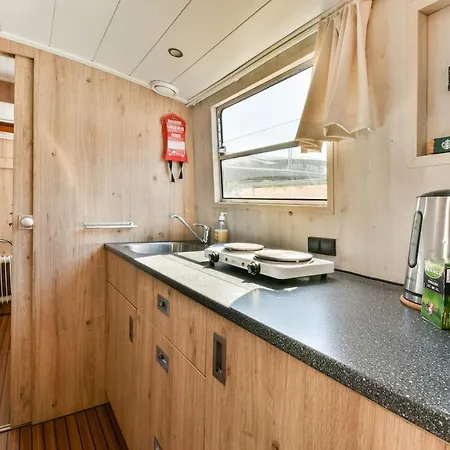 ספינת מלון Authentic Houseboat Center 'loosdrecht' אמסטרדם