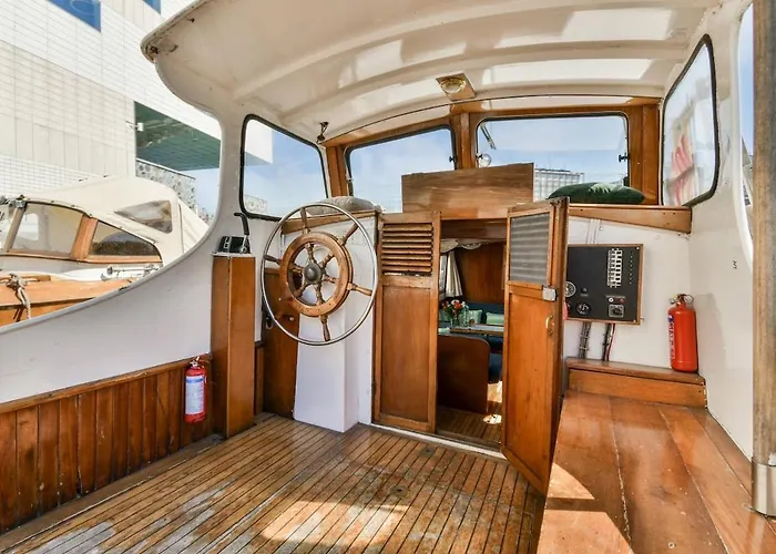 Authentic Houseboat Center 'loosdrecht' *