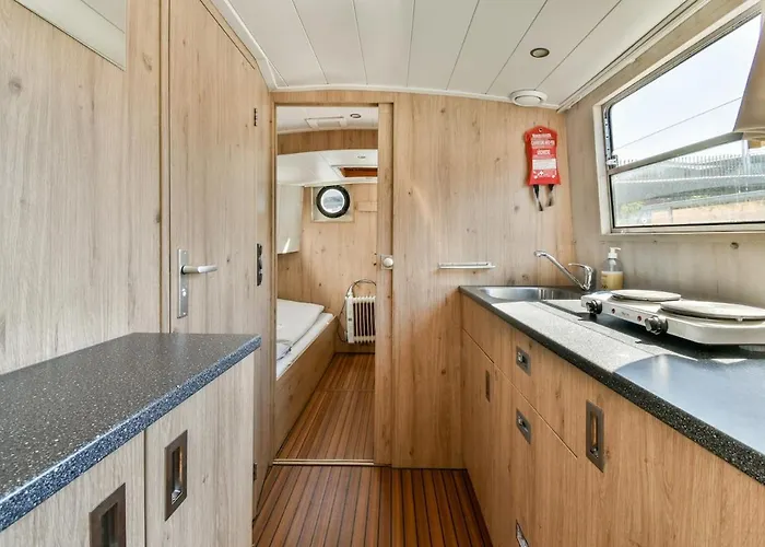 Authentic Houseboat Center 'loosdrecht' ספינת מלון