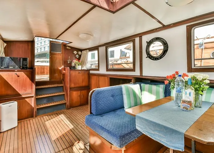 ספינת מלון Authentic Houseboat Center 'loosdrecht'