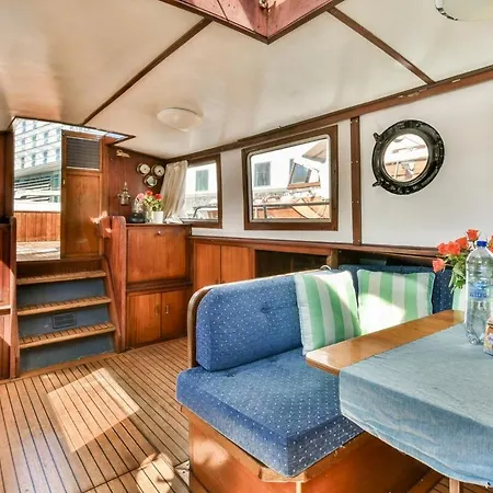 Úszó hotel Authentic Houseboat Center 'loosdrecht'