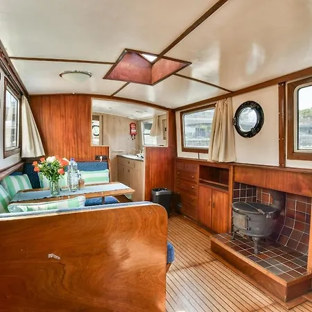 Authentic Houseboat Center 'loosdrecht'