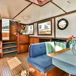 Hotel en barco Authentic Houseboat Center 'loosdrecht'