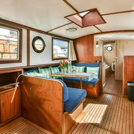 Authentic Houseboat Center 'loosdrecht' Hotel en barco *