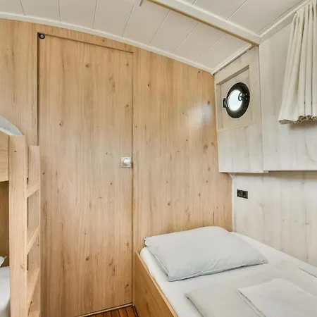 Authentic Houseboat Center 'loosdrecht' Ámsterdam