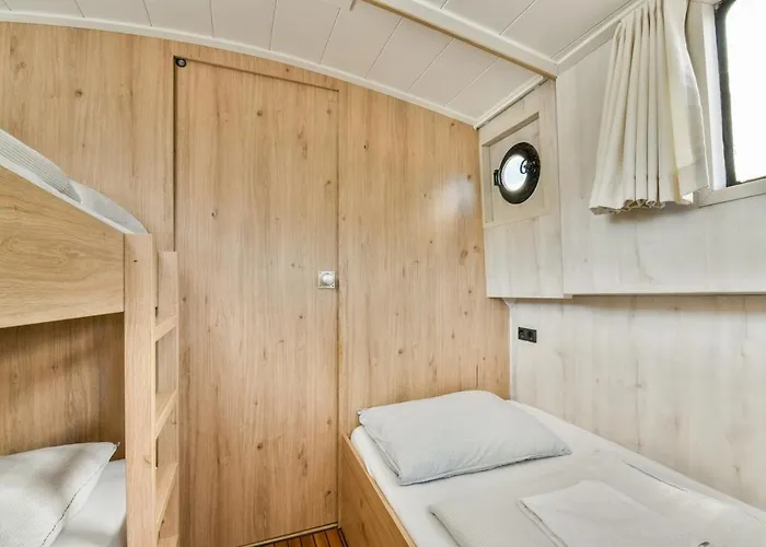 Authentic Houseboat Center 'loosdrecht' Amsterdam