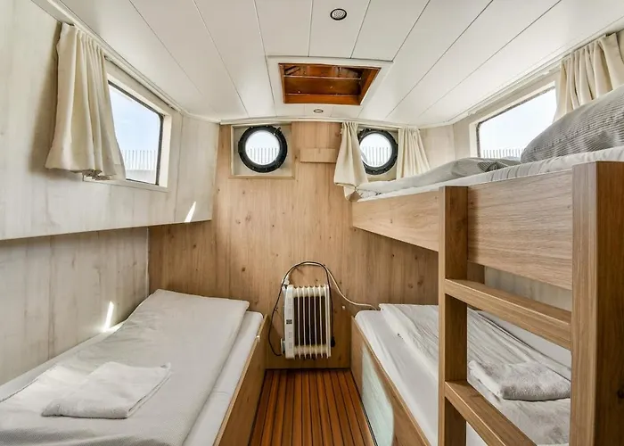 Authentic Houseboat Center 'loosdrecht' Botel *