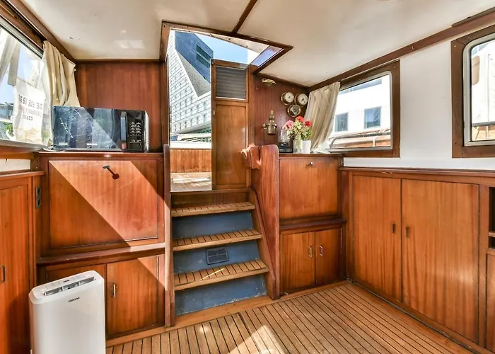 Authentic Houseboat Center 'loosdrecht'