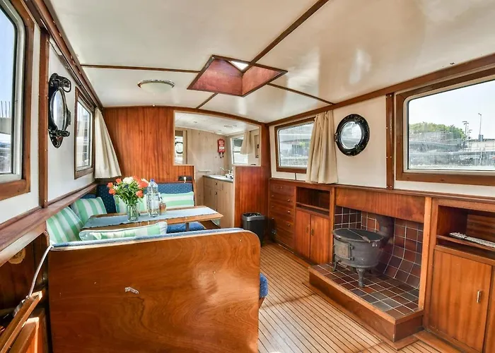 Authentic Houseboat Center 'loosdrecht'